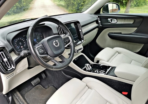 Volvo XC 40 cena 116800 przebieg: 122000, rok produkcji 2019 z Świdnica małe 742